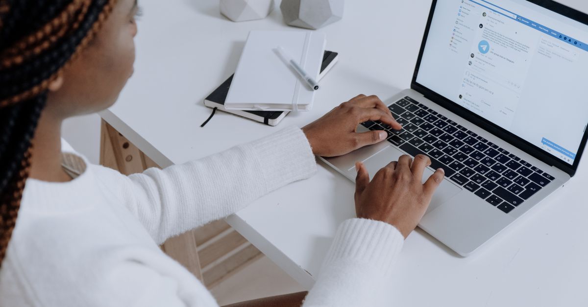 Facebook ad mockup laptop